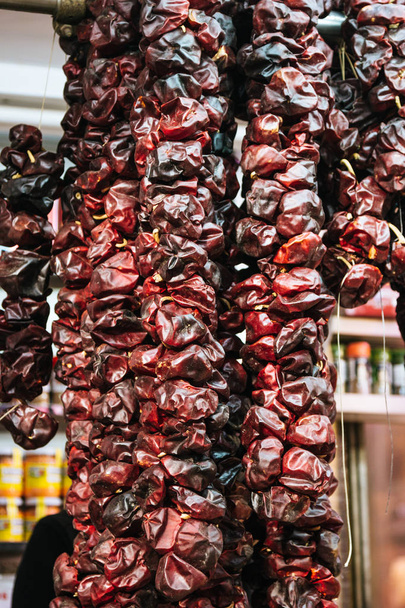 Sun dried peppers at the market - Zdjęcie, obraz