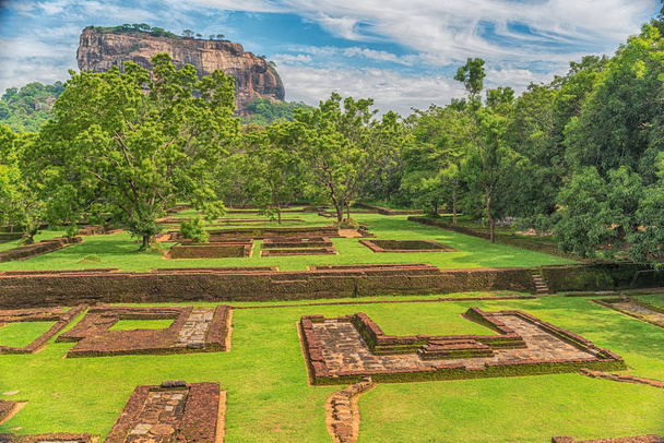 Sri Lanka: ancient Lion Rock fortress in Sigiriya - Zdjęcie, obraz