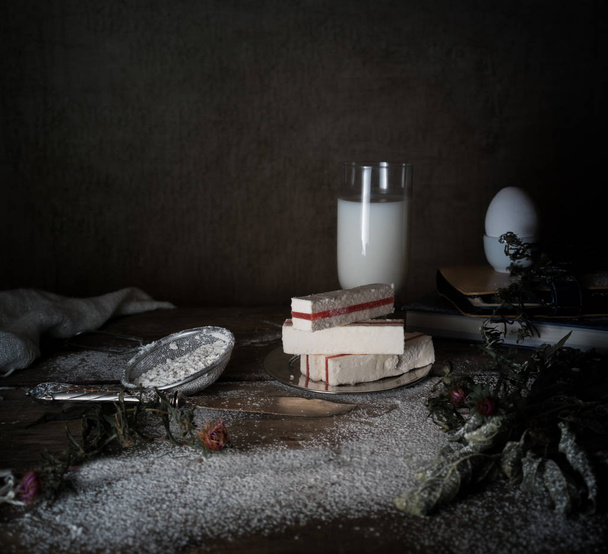 rustic still life, vintage. dark background. milk, marshmallow, meal. wooden table. - Foto, afbeelding