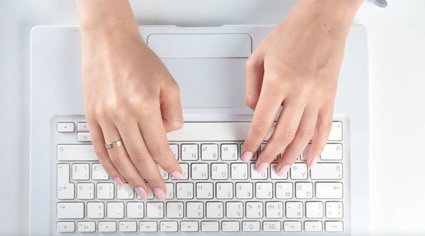 Female office worker typing on the keyboard - Photo, Image