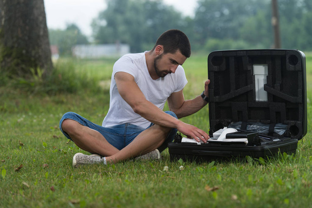 Man Opens the Suitcase from Drone - Foto, immagini