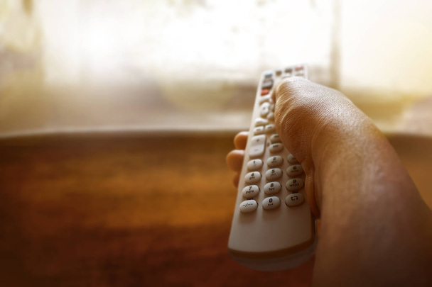 Ver televisión en casa - Foto, imagen
