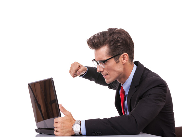 angry business man at his laptop - Foto, Imagem