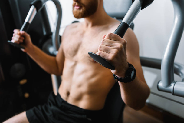 Bearded sporty man in gym - Фото, изображение