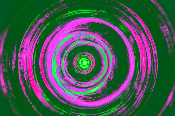 Hipnosis Espiral, concepto de hipnosis, patrón descendente, fondo abstracto de círculos centelleantes blanco gris marrón negro verde azul lima amarillo naranja granate violeta rosa turquesa textura de color
 - Foto, Imagen