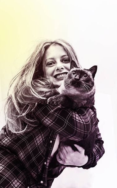 женщина с котом - Фото, изображение
