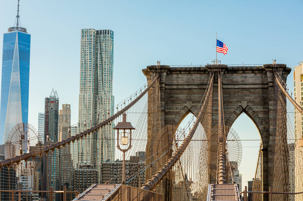 brooklyn bridge with skyscapers  - Foto, afbeelding