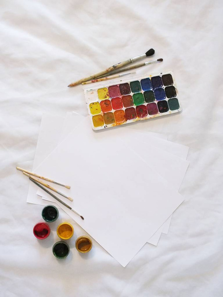 Watercolor paints, Gouache and brushes - Fotografie, Obrázek