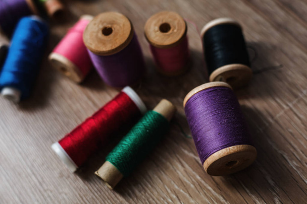 colored spools of threads - Фото, зображення