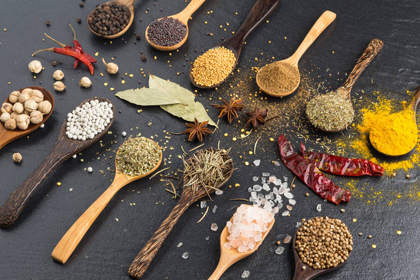 Variety of herbs and spicies ingredients. peppercorn, mustard, o - Φωτογραφία, εικόνα