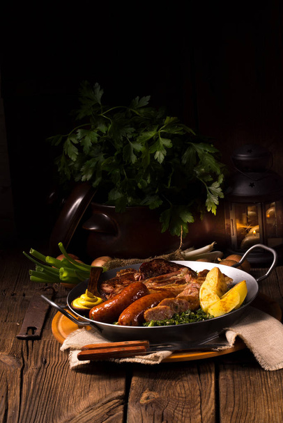 smoked sausages with potatoes on frying pan (winter gruenkohl) - Foto, immagini