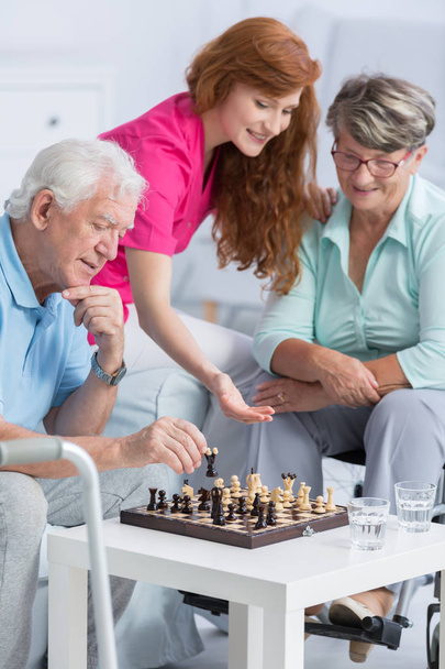 Couple playing chess in nursing home - 写真・画像