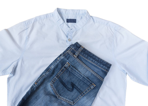 Jeans da uomo alla moda indossano isolato su sfondo bianco
. - Foto, immagini