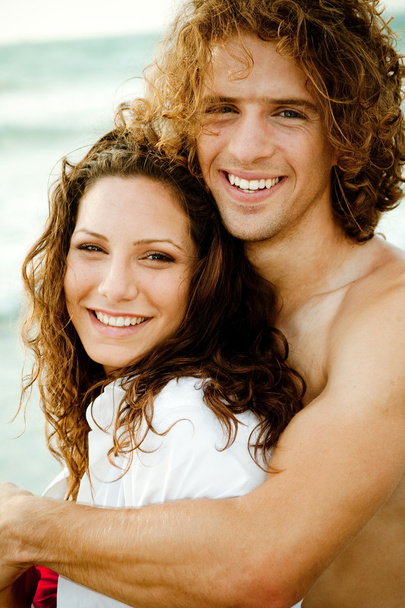 Romantic teen couple embracing - Zdjęcie, obraz
