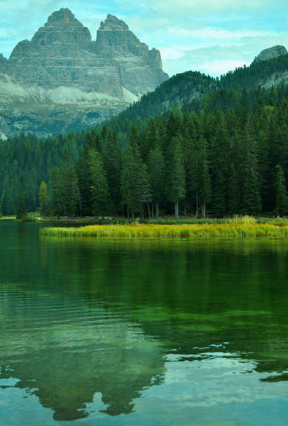 lago di Misurina vicino alle Dolomiti
 - Foto, immagini