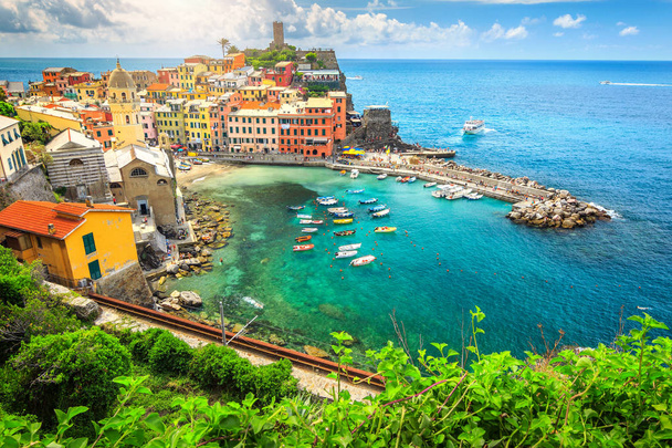 Incroyable village de Vernazza et magnifique lever de soleil, Cinque Terre, Italie, Europe
 - Photo, image