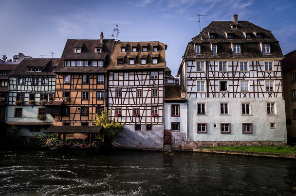 Petite France bölgesi Strassburg, Alsace içinde tarihi kent evleri - Fotoğraf, Görsel