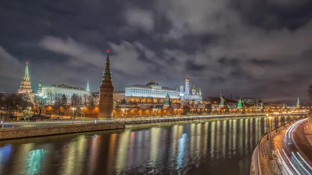 Sunrise uitzicht op Kremlin van Moskou en Moskou rivier in Moskou, Rusland. Moskou architectuur en landmark, Moskou stadsgezicht - Video