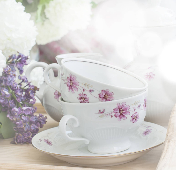 Bunch lilac flowers in a bowl - Foto, imagen