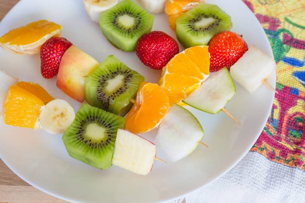 hedelmä vartaat käsite terveellistä ruokavaliota
  - Valokuva, kuva