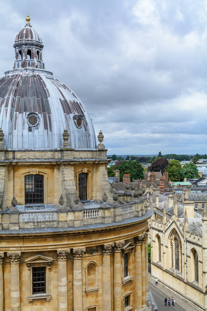Photo incroyable avec Radcliffe Camera, Université d'Oxford. Vertical
 - Photo, image