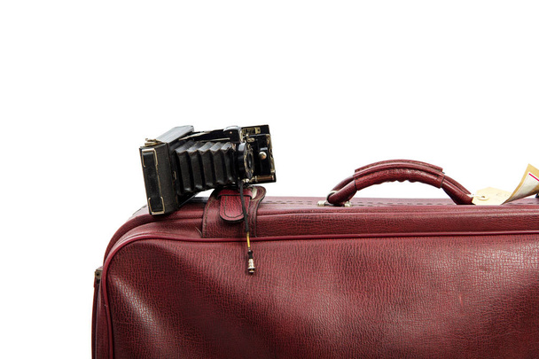 Старий коричневий шкіряний чемодан готовий для подорожей
 - Фото, зображення