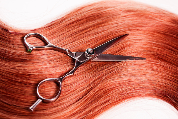 Healthy woman hair and scissors - Foto, afbeelding