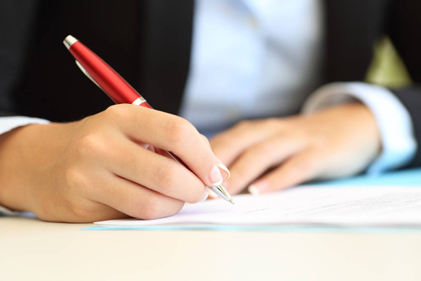 Businesswoman hands writing in a document - Foto, Imagen