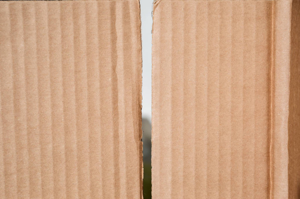Texture de deux pièces de boîte en carton marron propre. Ondulé plié pa
 - Photo, image