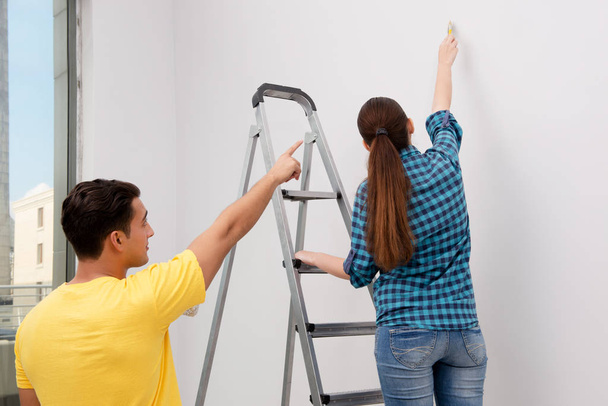Wife and husband family doing home improvements - Foto, Imagen