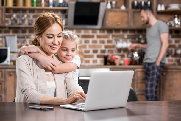 Woman and child with laptop - Photo, image