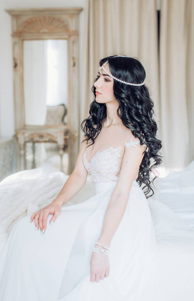 young woman in wedding dress - Foto, immagini