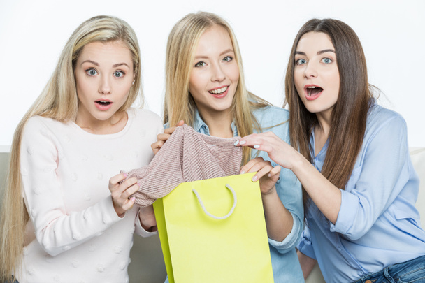Frauen mit Einkaufstasche  - Foto, Bild