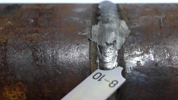 Measurement of the geometric dimensions of the weld of the pipeline - Footage, Video
