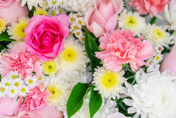 Hermosas flores para San Valentín y escena de boda
 - Foto, Imagen