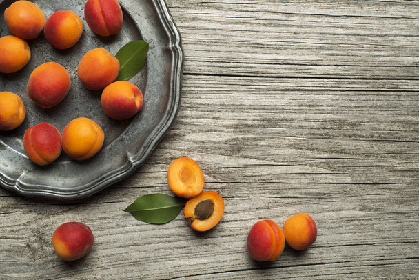 Apricots on wooden table - Foto, immagini