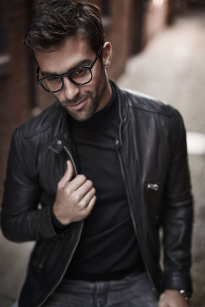 Handsome man in leather jacket - Foto, afbeelding