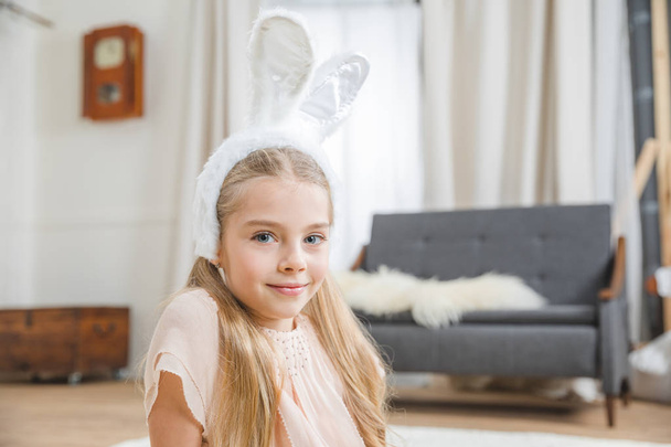 Girl in bunny ears - Foto, afbeelding