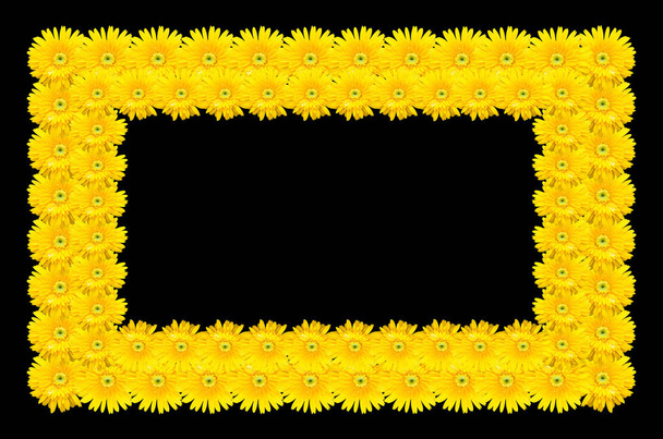  çerçeve siyah arka plan üzerine izole gerbera çiçek yaptı - Fotoğraf, Görsel