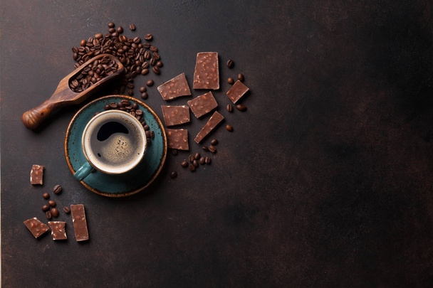 Coffee cup and chocolate pieces - Photo, image