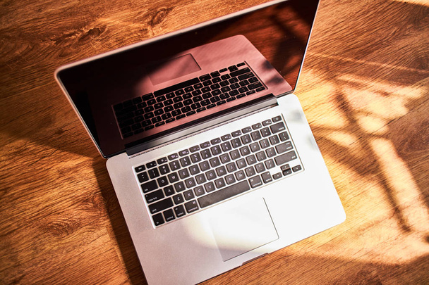 laptop on a wooden - Foto, Imagen
