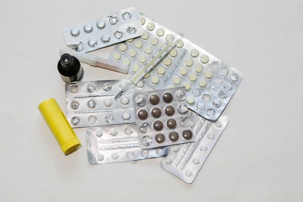 Pills on a white background - Φωτογραφία, εικόνα