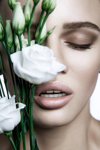 Calm Beauty Fashion Model Woman face. Portrait with white Rose flower.  - Foto, Imagen