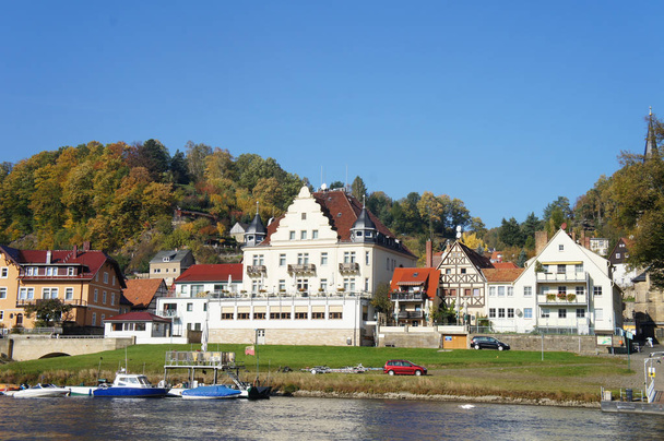 Kuuroord op de rivier de Elbe - Foto, afbeelding