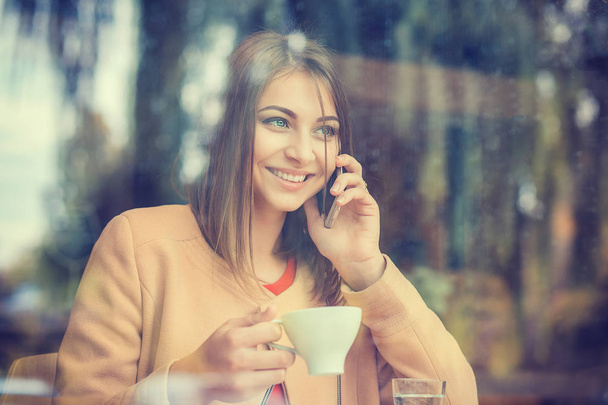 Businesswoman drinking coffee / tea and using phone computer in  - Zdjęcie, obraz