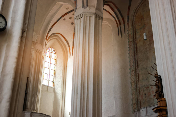 Παράθυρο στο εσωτερικό της Εκκλησίας. - Φωτογραφία, εικόνα