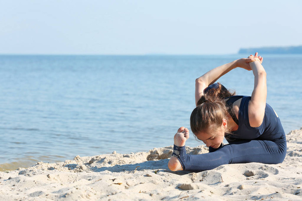  woman doing yoga by sea - Фото, зображення