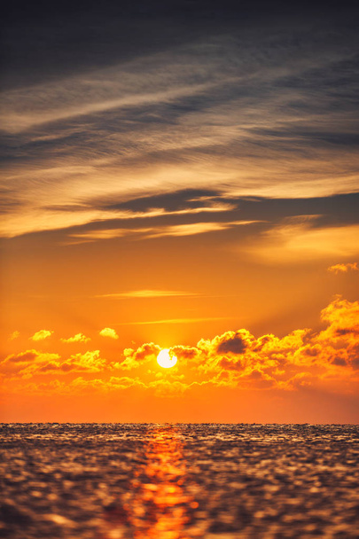 Lever de soleil sur la plage - Photo, image