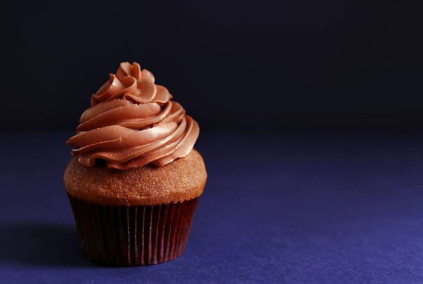 Tasty chocolate cupcake  - Foto, Imagen