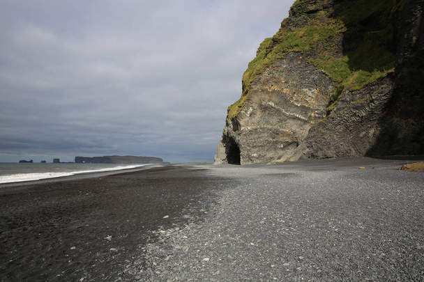 Halsanefshellir 海の洞窟。アイスランド - 写真・画像
